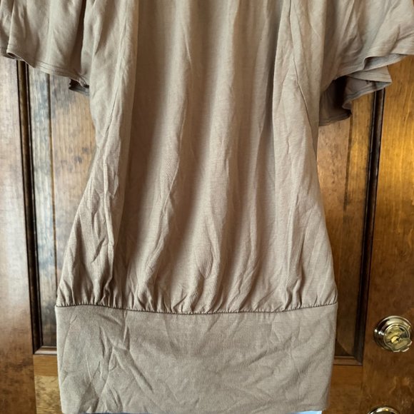 Charlotte Russe Taupe w/Mauve Flowers Pullover Top Large - Picture 10 of 12